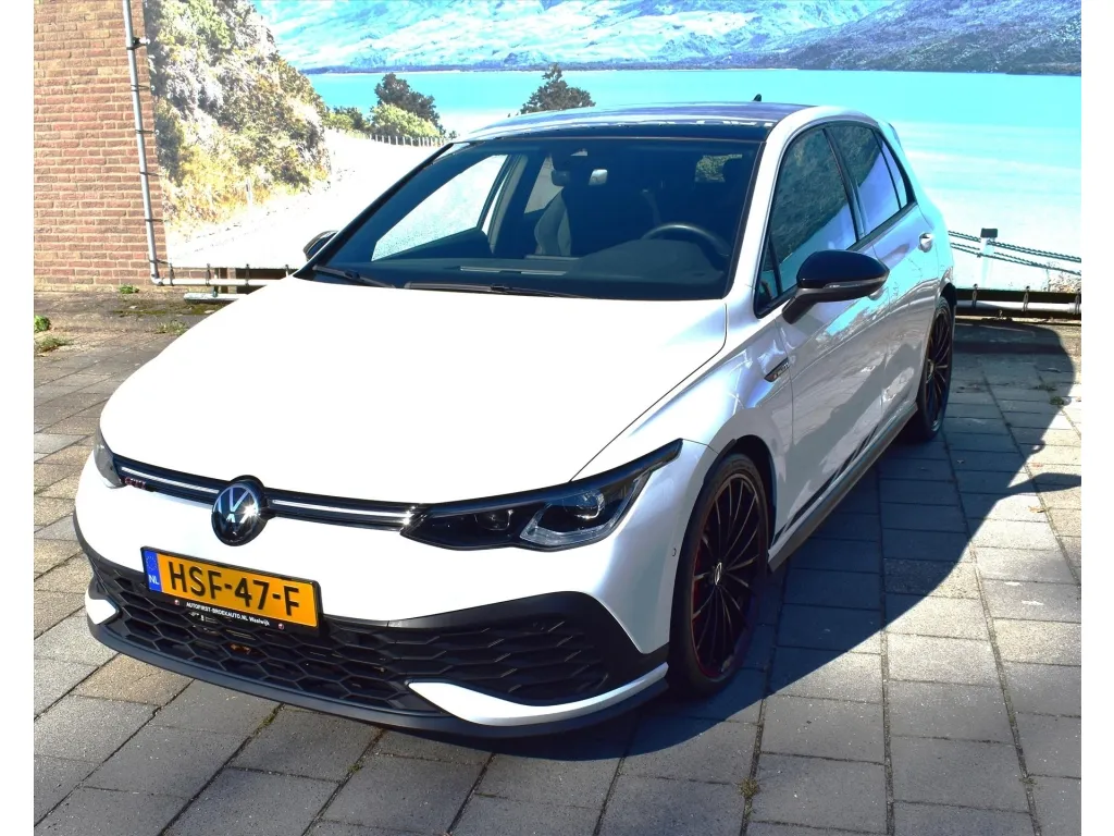 Volkswagen Golf 2.0 GTI Clubsport 300 PK DSG 7 Akraprovic